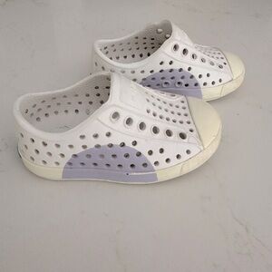 Native toddler size 5 white and purple shoes